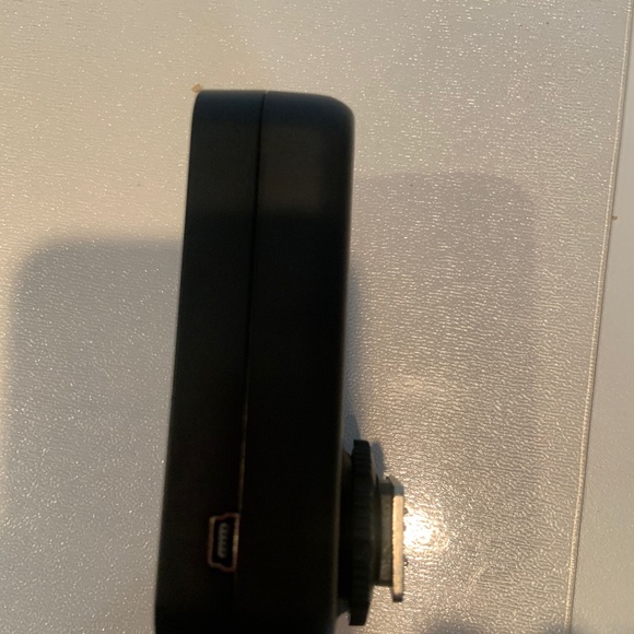 YONGUNO SPEEDLIGHT AND WIRELESS FLASH CONTROLLER- FOR NIKON CAMERAS - Picture 13 of 16